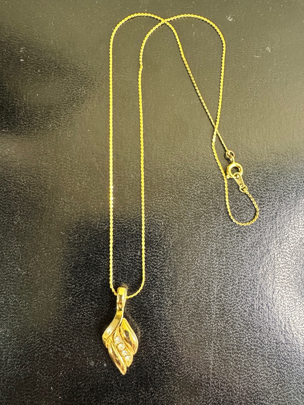 Vintage Gold Leaf Pendant Necklace - Women Jewelry